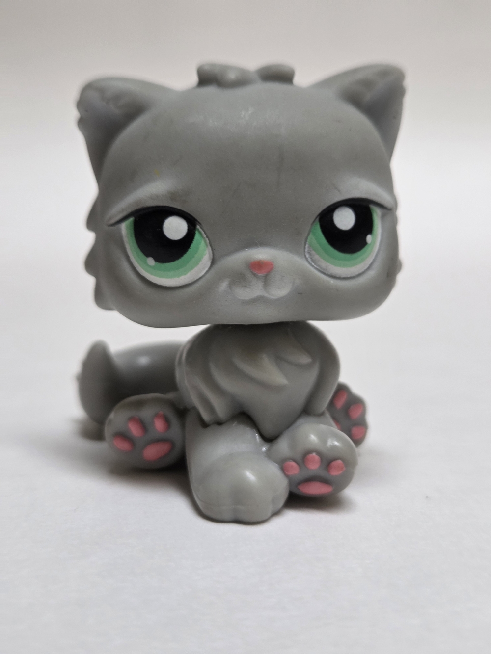 Littlest Pet Shop #82 Persian Cat sitting Authentic Hasbro LPS